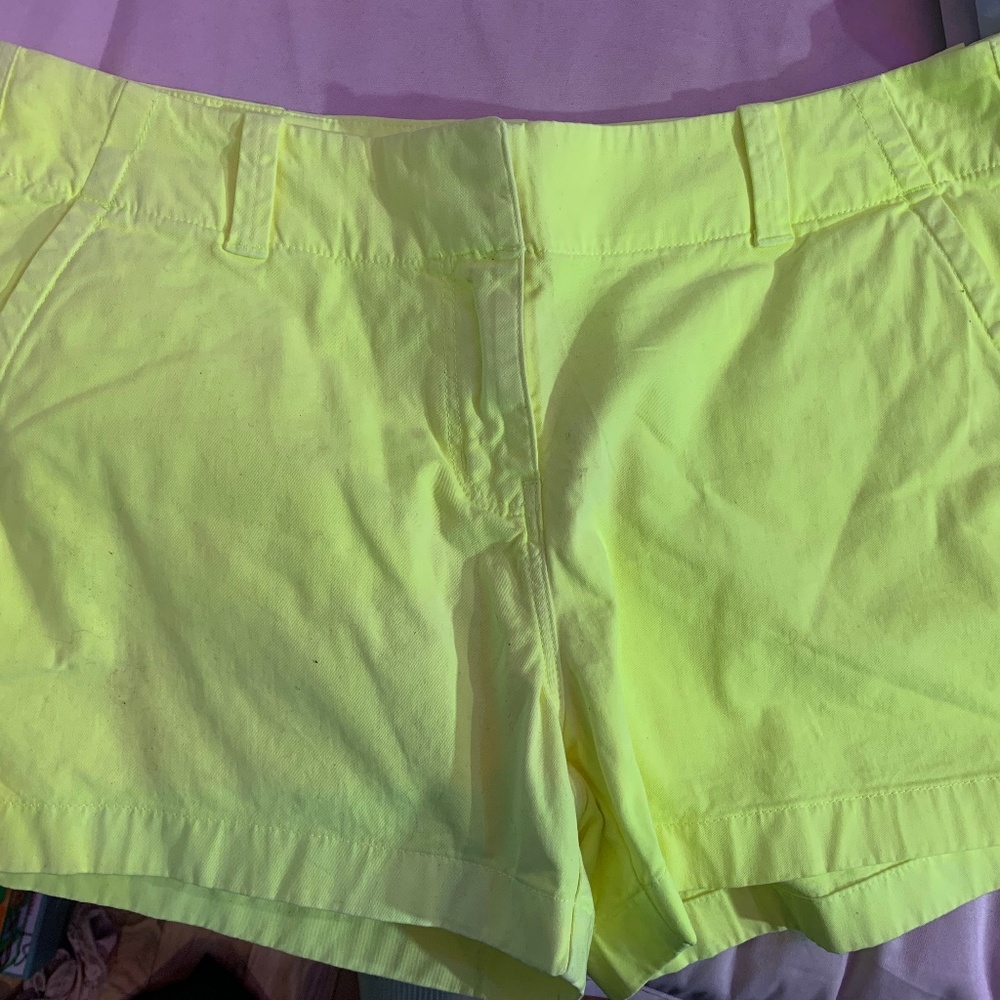 Vineyard vines neon yellow short for woman size 10